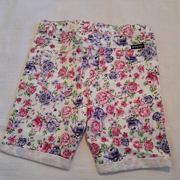 Tractor girls size 7 pink & purple flower designed shorts, have stretch, New - Picture 3 of 6
